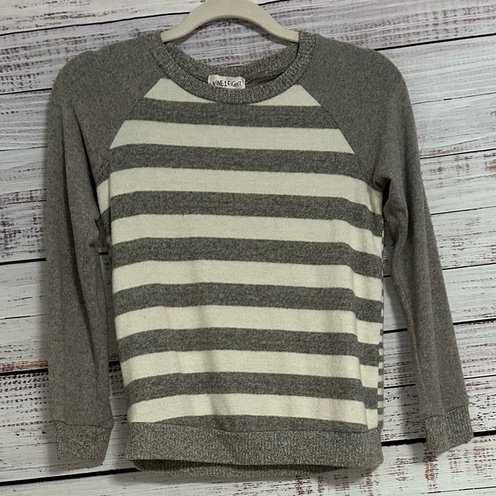 Nine 1 Eight Cozy Lightweight Gray & White Striped Sweater